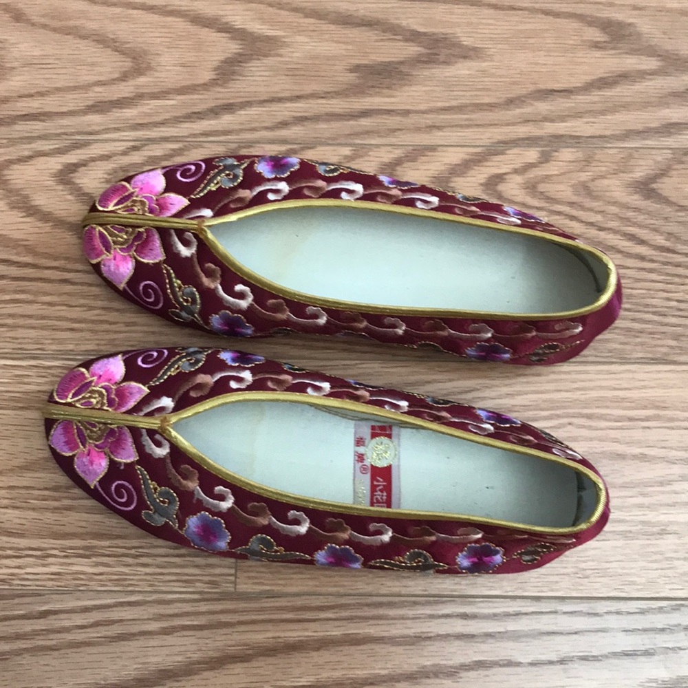 Traditional Chinese shoes with floral pattern